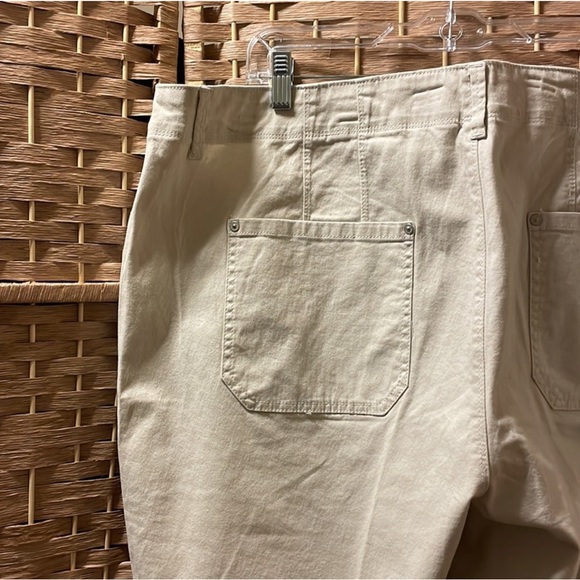 Gloria Vanderbilt Pull On Capris Beige 22W NWT - Picture 6 of 10